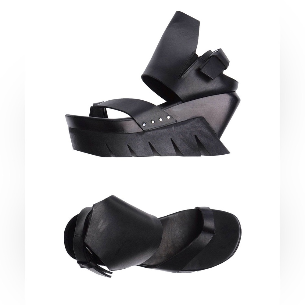 Cinzia Araia’s Black Platform Thong Sandals